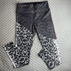 Victoria Secret Sport Cheetan Black White Knockout Tight Leggings Size M 27”